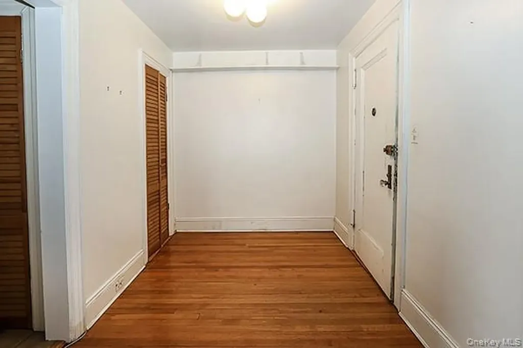 1 Ascot Ridge Great Neck NY 11021