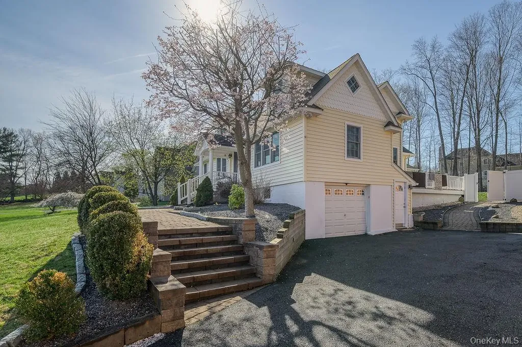 12 Leeside Road Carmel NY 10512