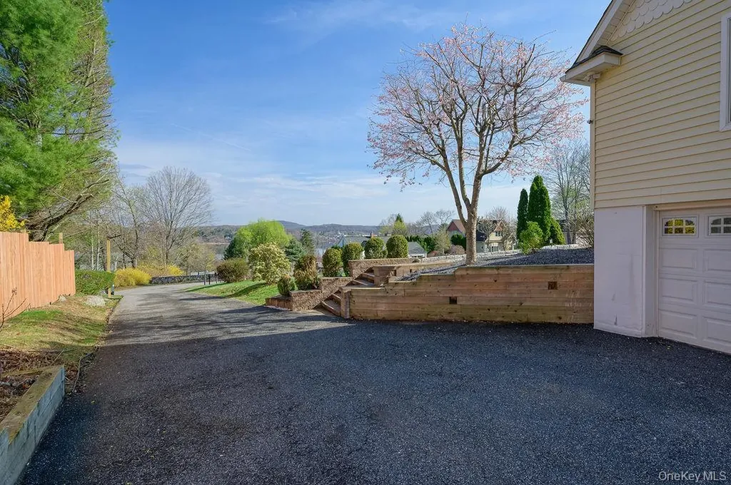 12 Leeside Road Carmel NY 10512