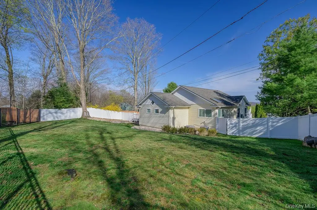 12 Leeside Road Carmel NY 10512