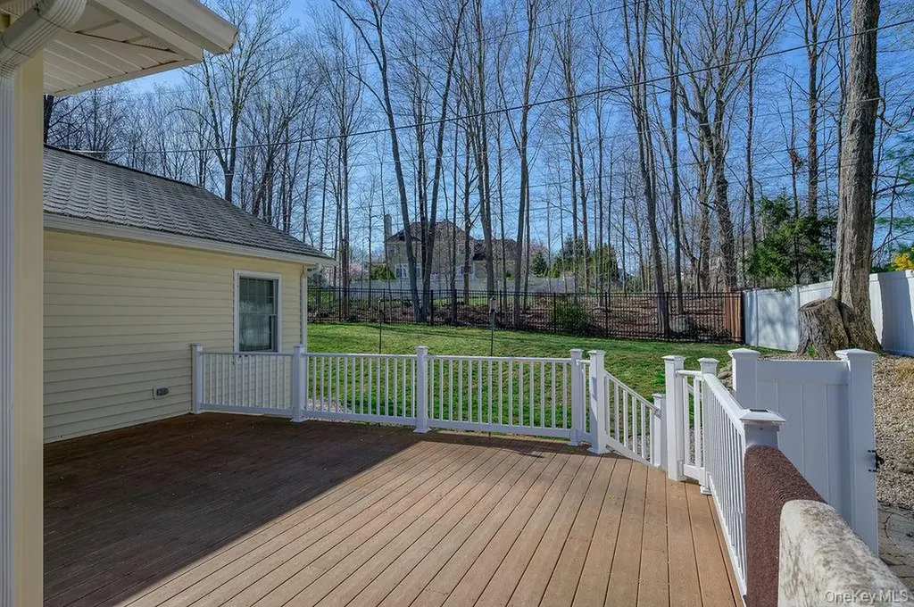 12 Leeside Road Carmel NY 10512