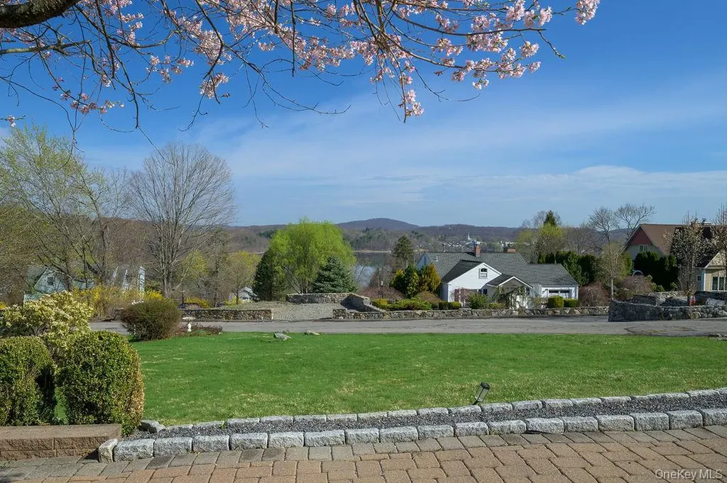 12 Leeside Road Carmel NY 10512