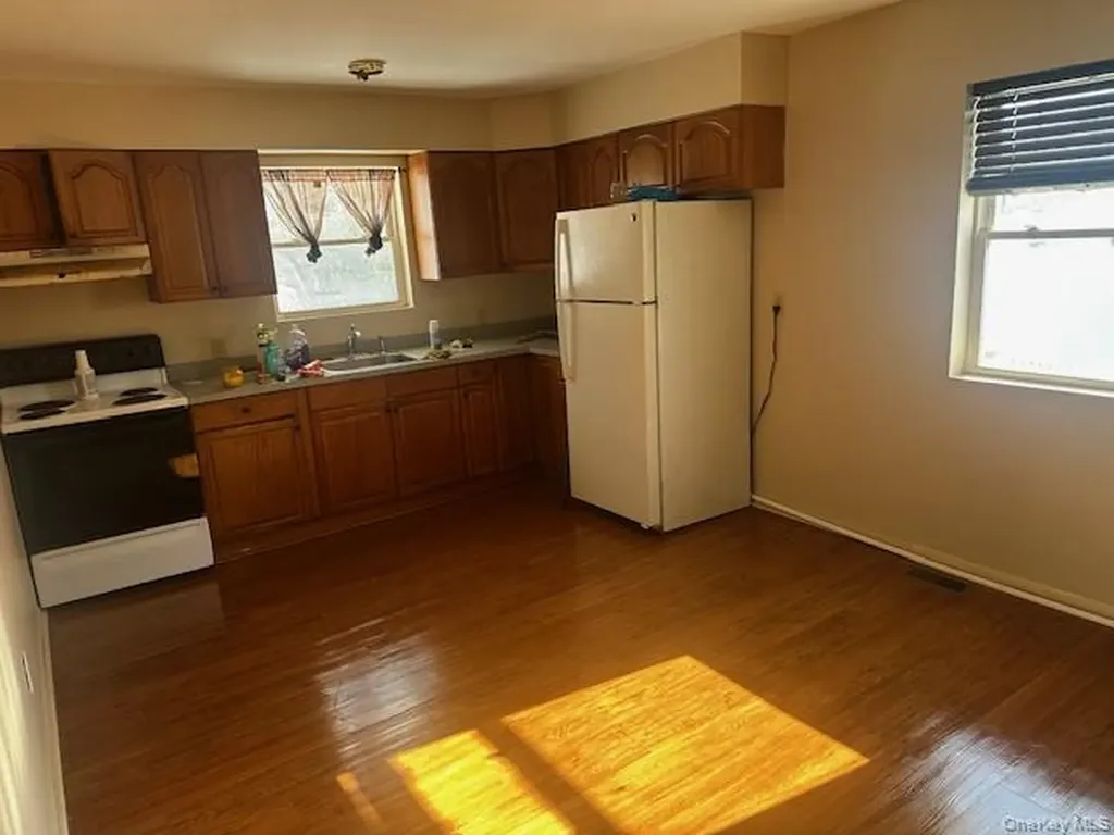 542 Post Avenue Bellport NY 11713