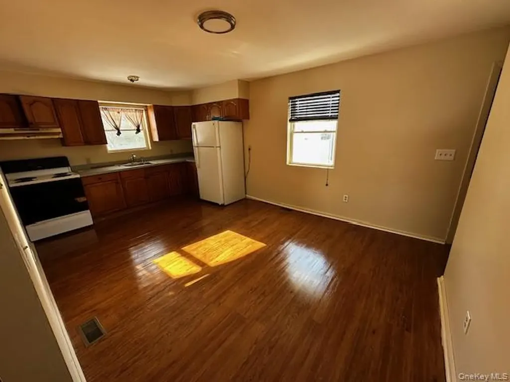 542 Post Avenue Bellport NY 11713