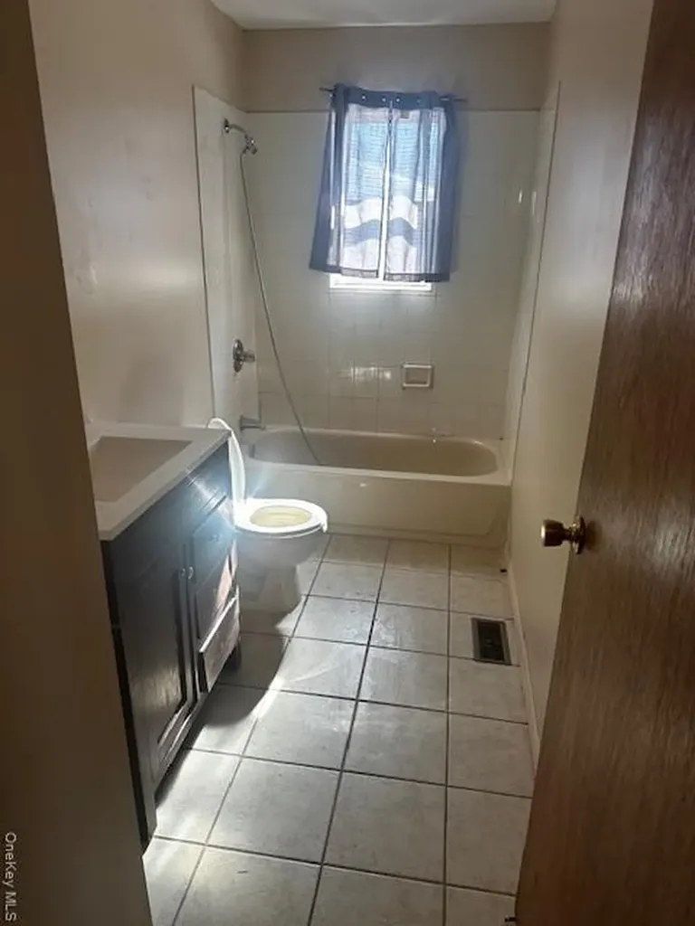 542 Post Avenue Bellport NY 11713