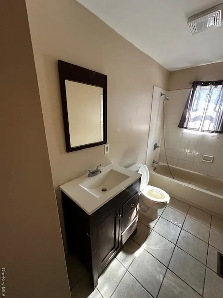 542 Post Avenue Bellport NY 11713