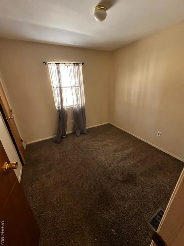 542 Post Avenue Bellport NY 11713