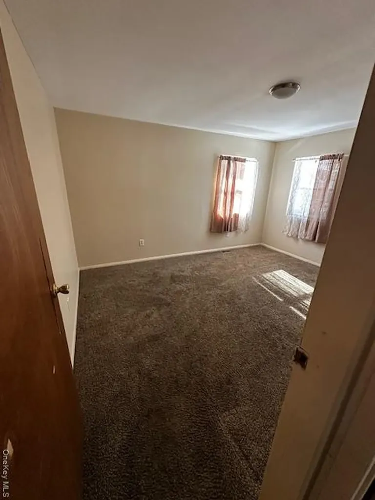 542 Post Avenue Bellport NY 11713