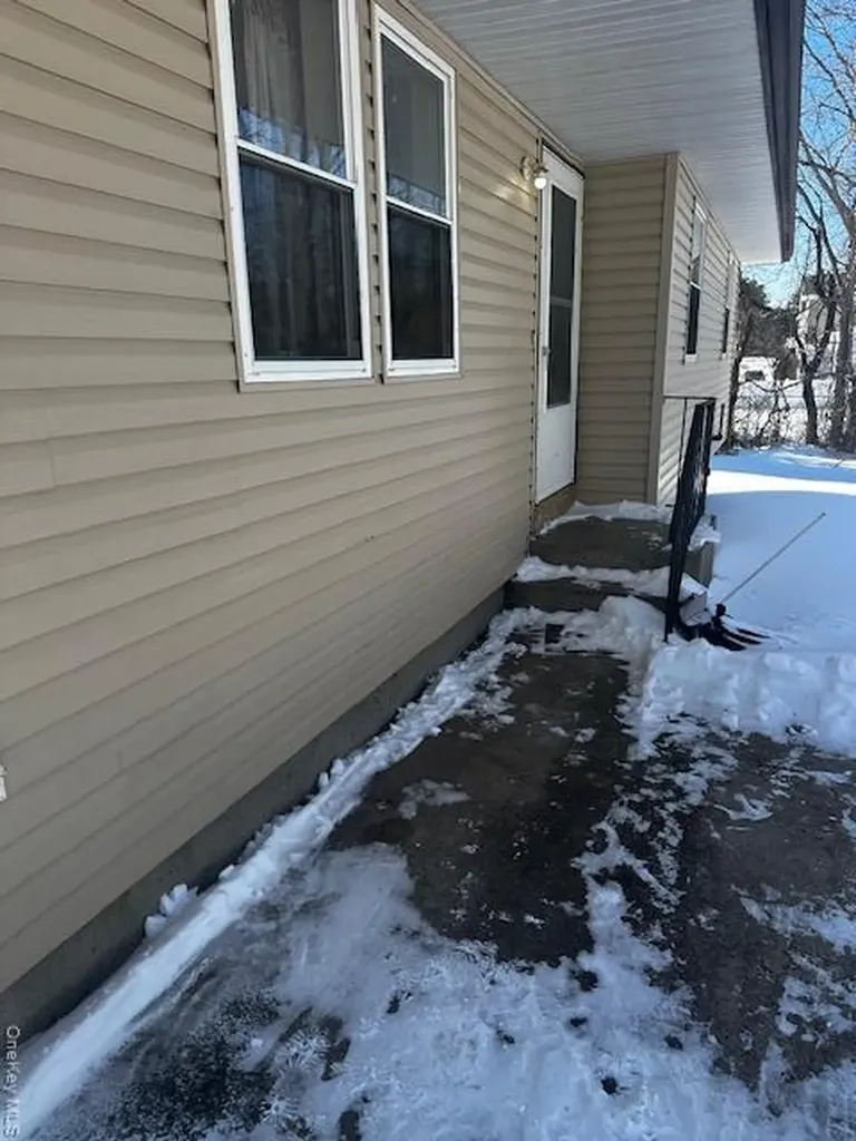 542 Post Avenue Bellport NY 11713