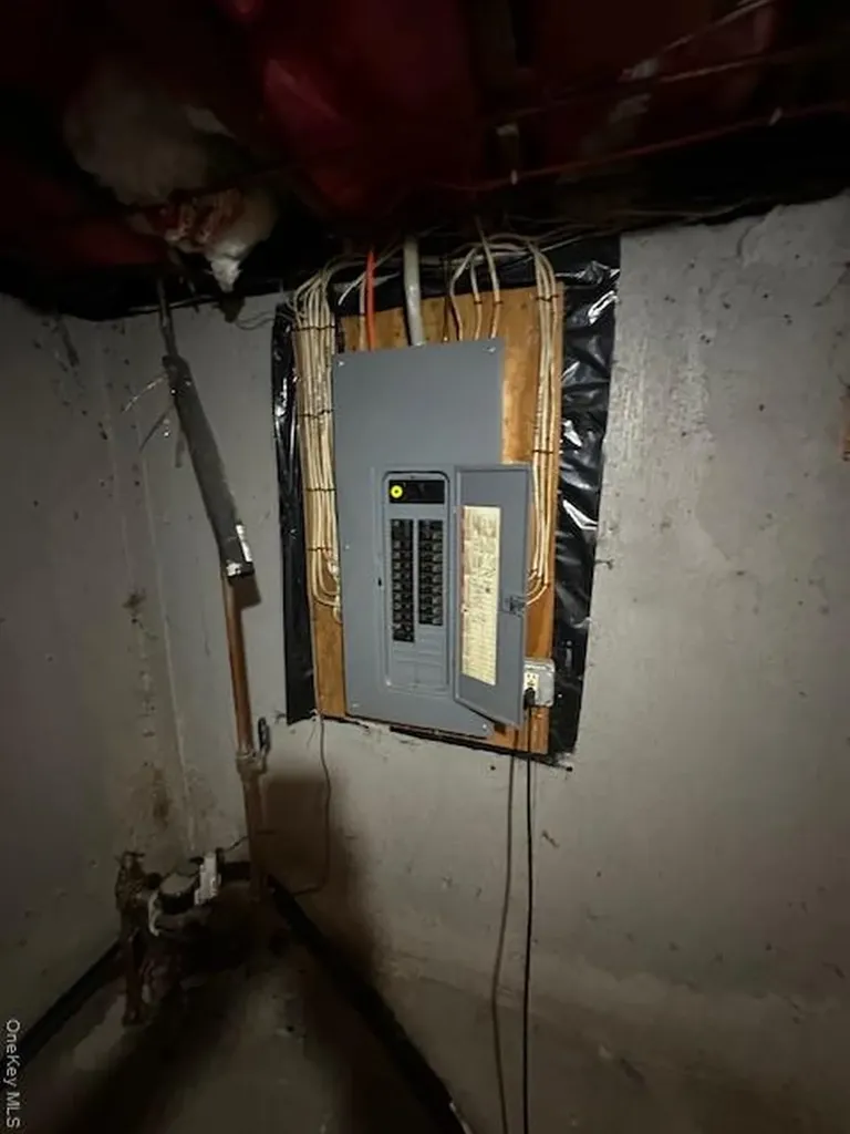 542 Post Avenue Bellport NY 11713