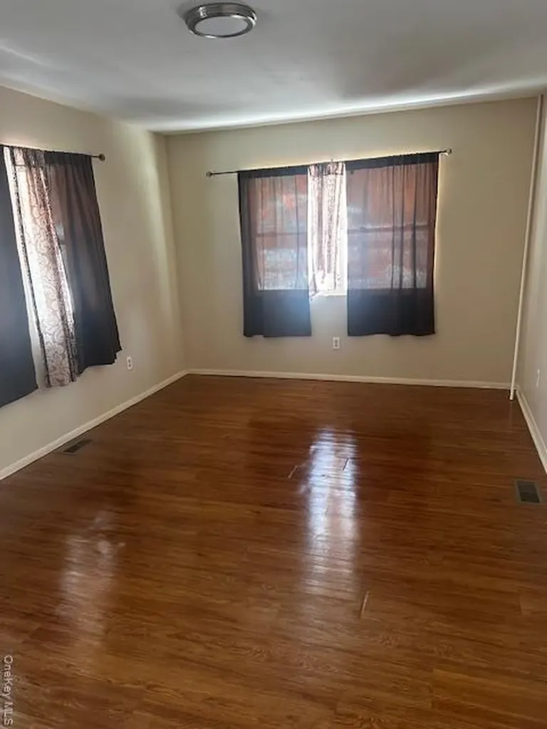 542 Post Avenue Bellport NY 11713