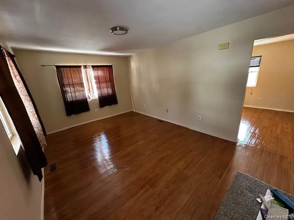 542 Post Avenue Bellport NY 11713