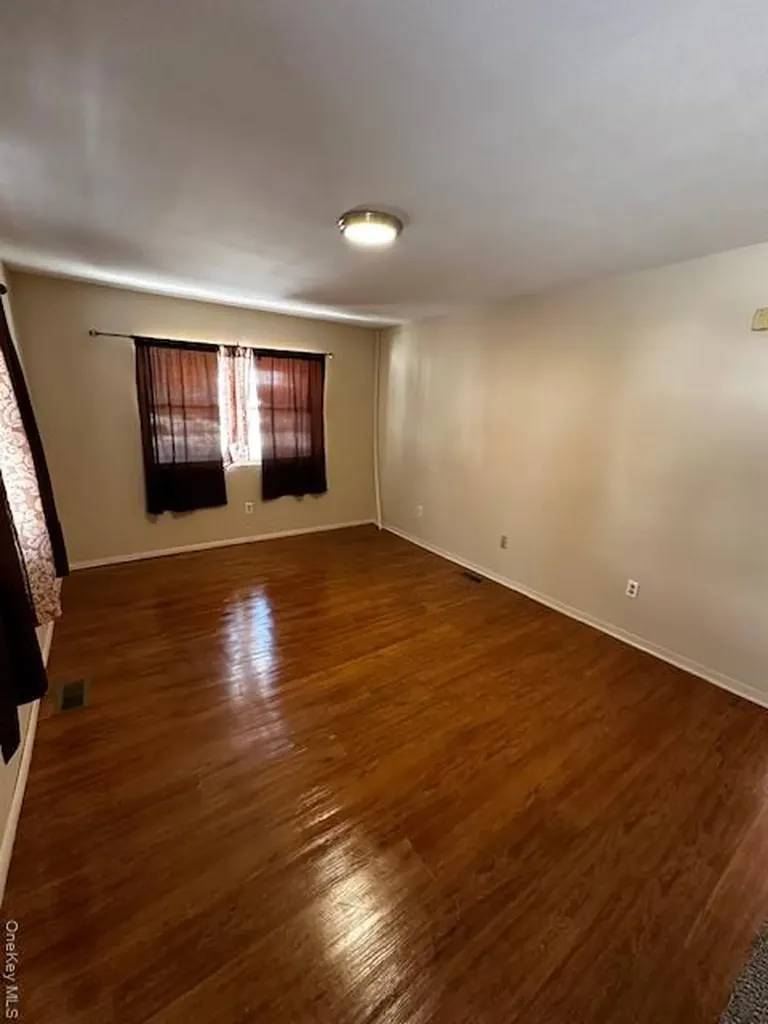 542 Post Avenue Bellport NY 11713