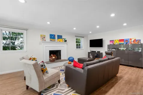 15 Church Lane Scarsdale NY 10583
