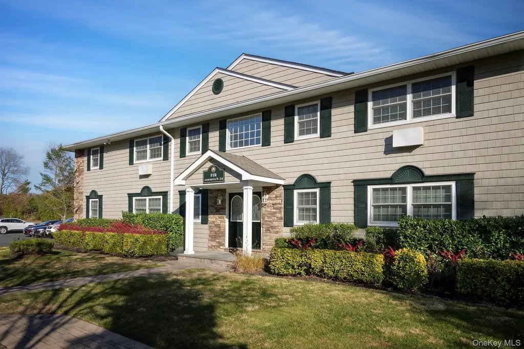 1750 W Main Street Riverhead NY 11901