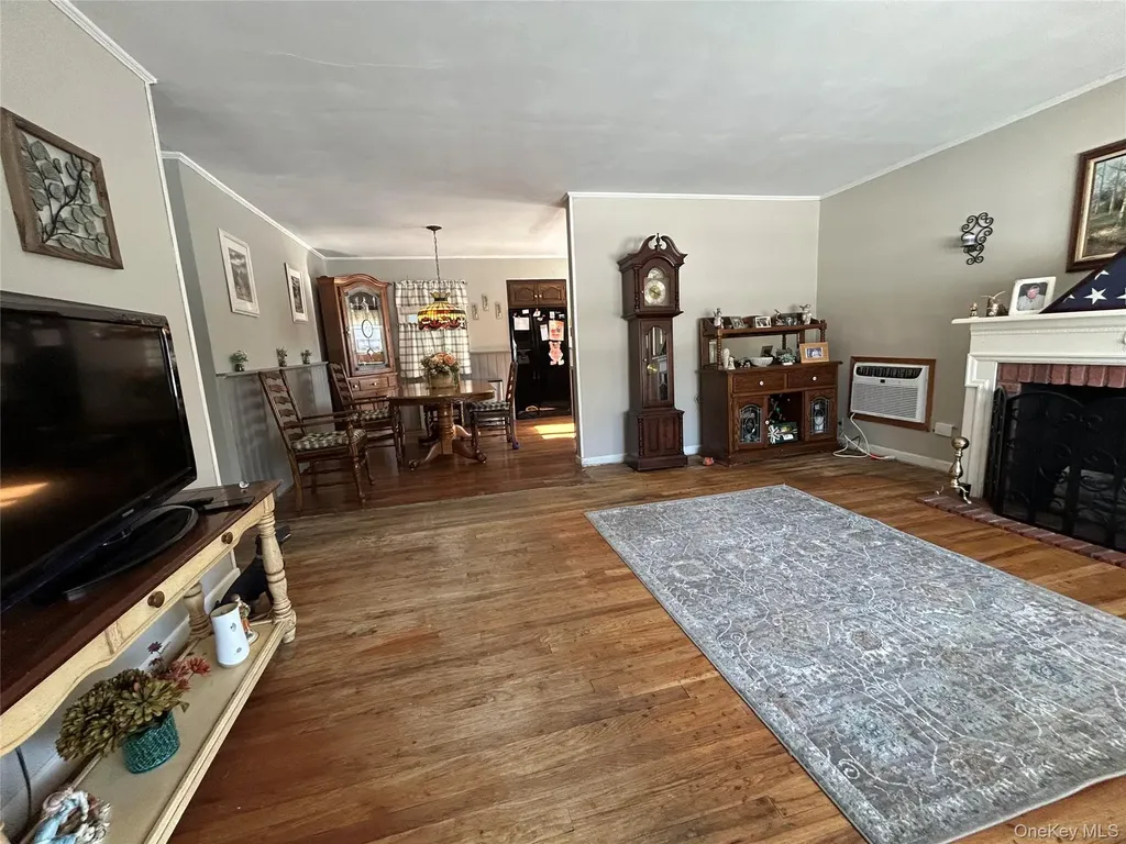 1123 Hyman Avenue Bay Shore NY 11706