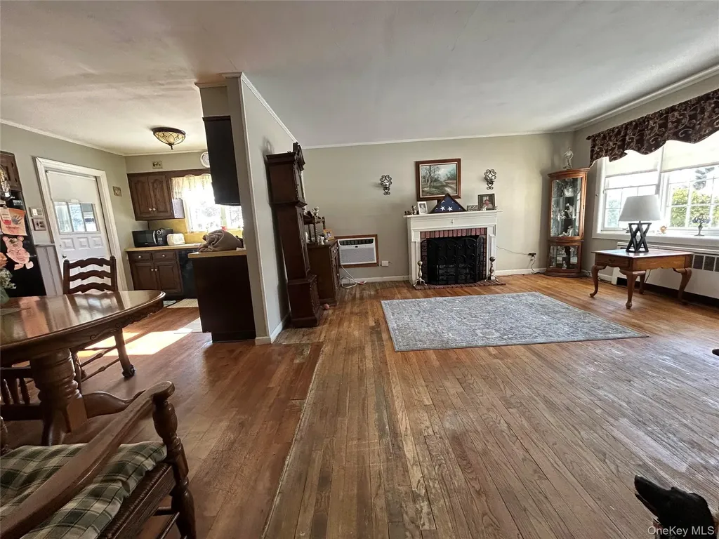 1123 Hyman Avenue Bay Shore NY 11706
