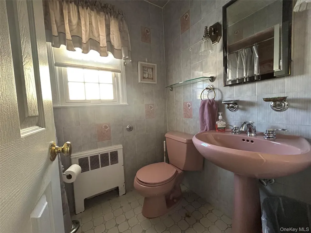1123 Hyman Avenue Bay Shore NY 11706