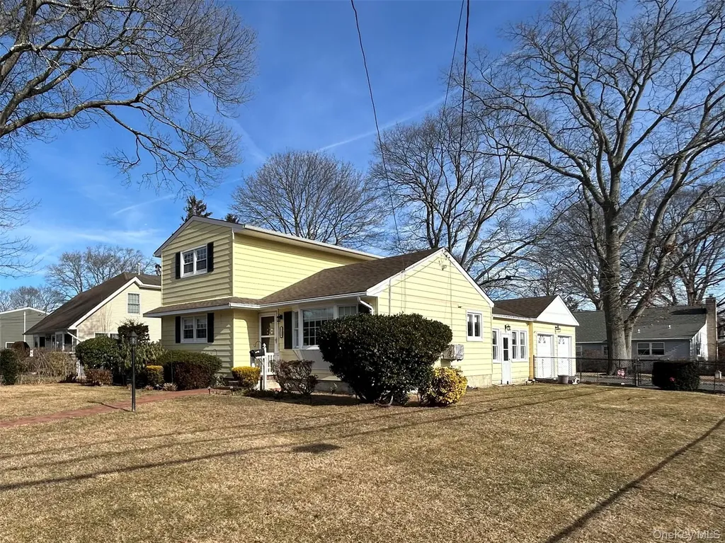 1123 Hyman Avenue Bay Shore NY 11706