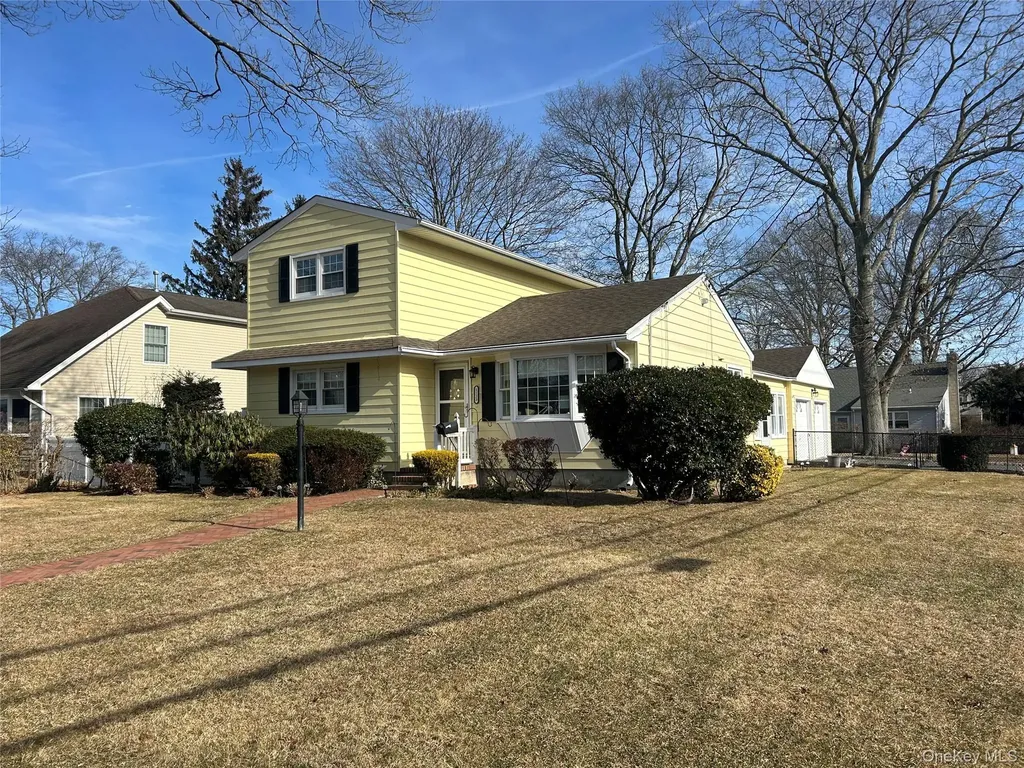 1123 Hyman Avenue Bay Shore NY 11706