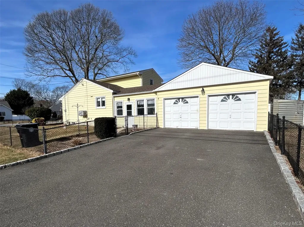 1123 Hyman Avenue Bay Shore NY 11706