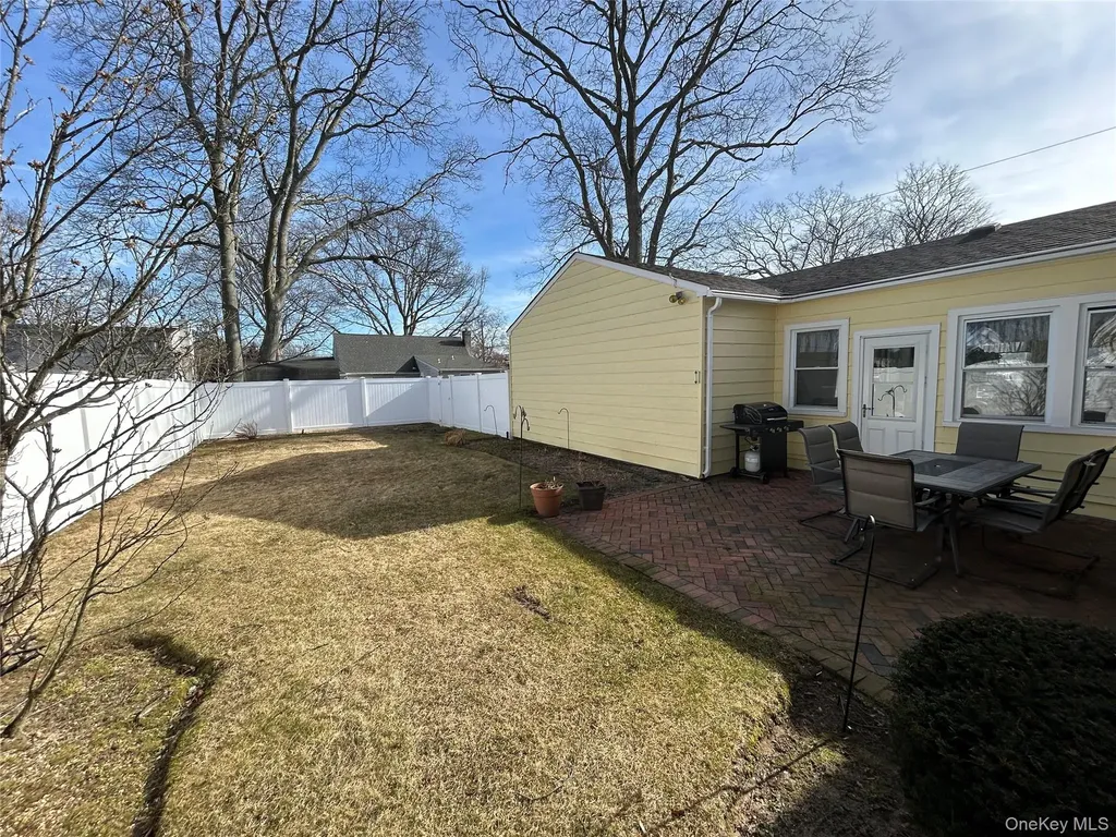 1123 Hyman Avenue Bay Shore NY 11706