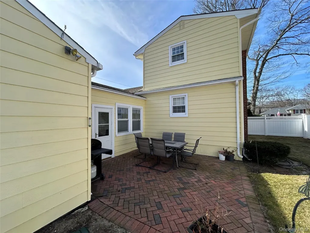1123 Hyman Avenue Bay Shore NY 11706