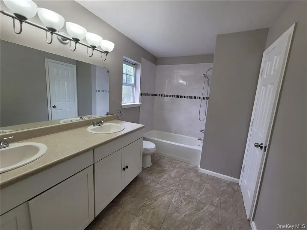 74 Lois Lane Monroe NY 10950