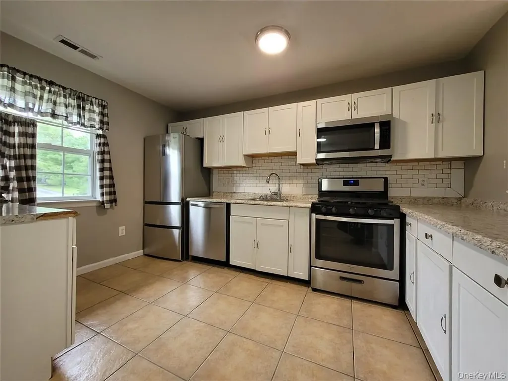 74 Lois Lane Monroe NY 10950
