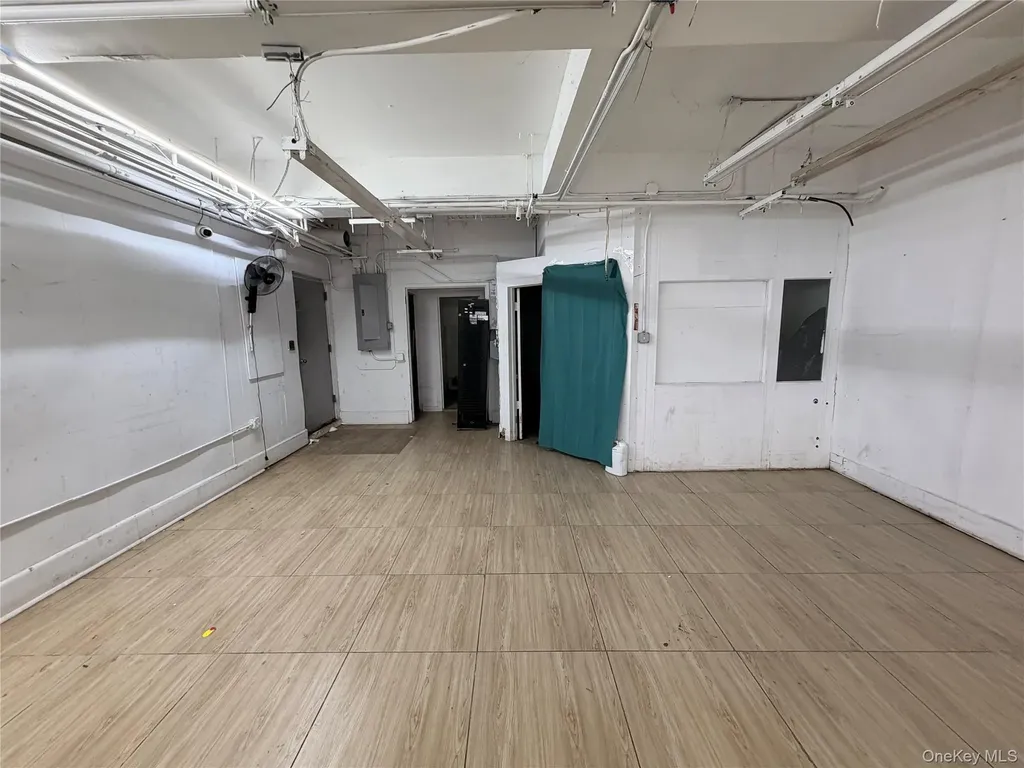 272 E 198th Street Bronx NY 10458