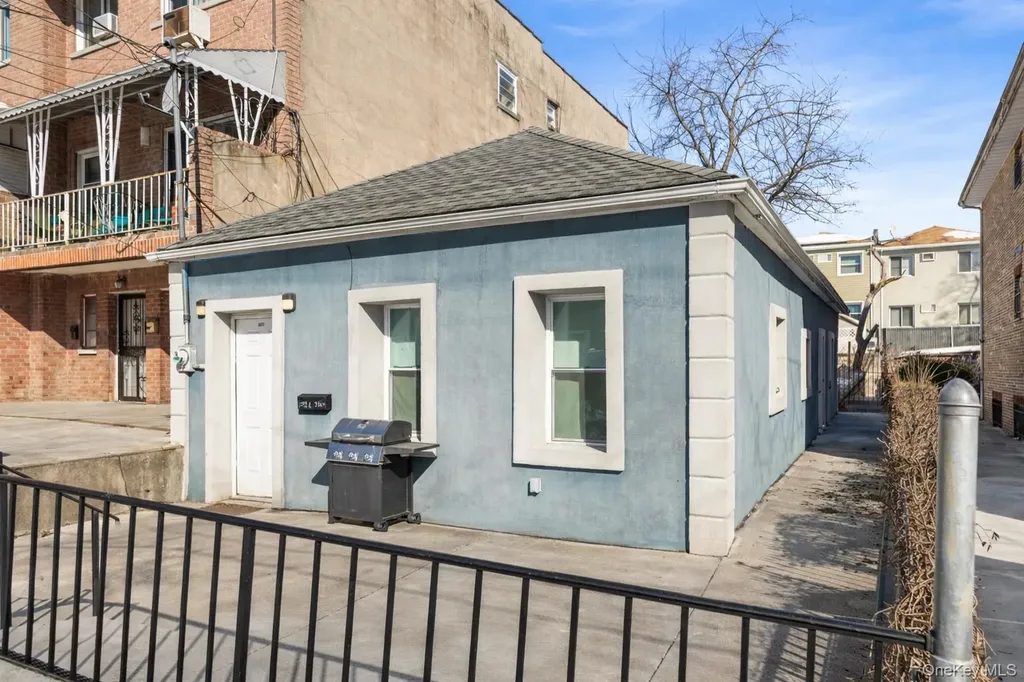 1031 E 216th Street Bronx NY 10469