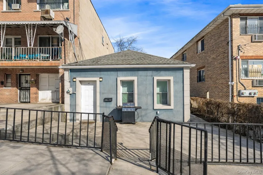1031 E 216th Street Bronx NY 10469