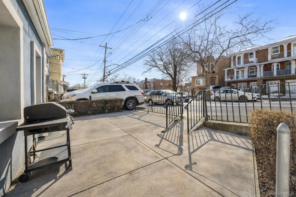 1031 E 216th Street Bronx NY 10469