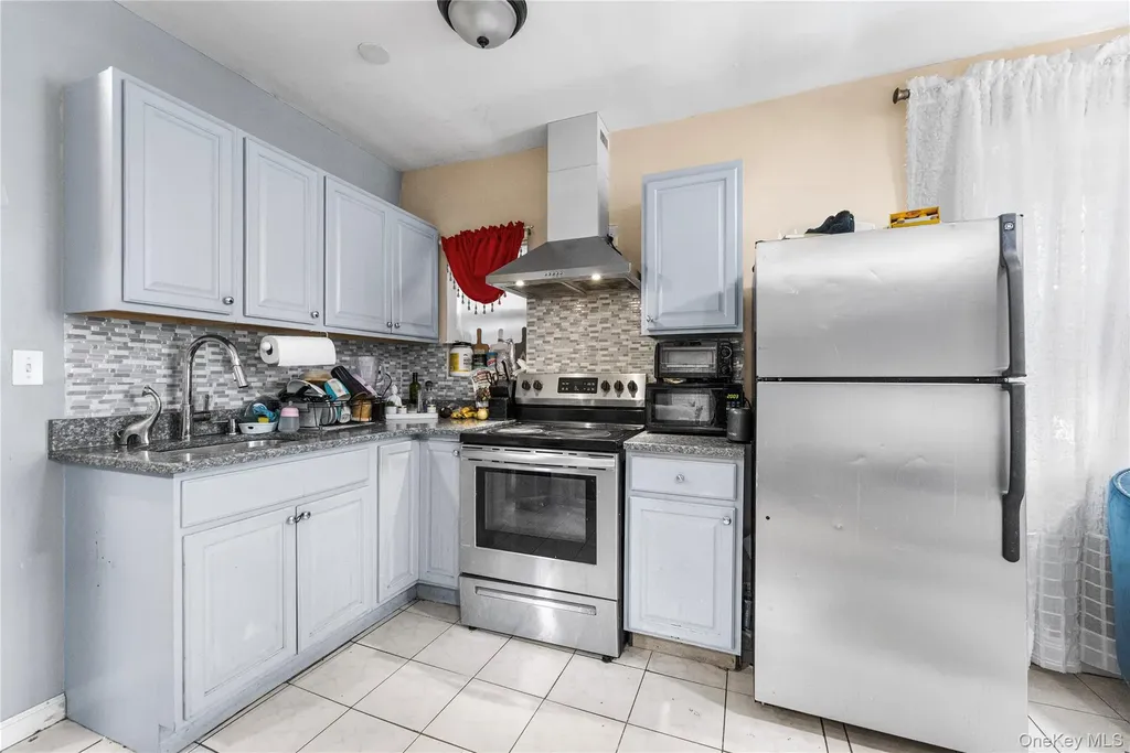 1031 E 216th Street Bronx NY 10469