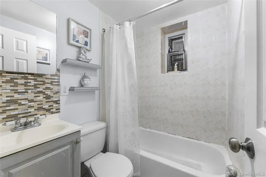 1031 E 216th Street Bronx NY 10469