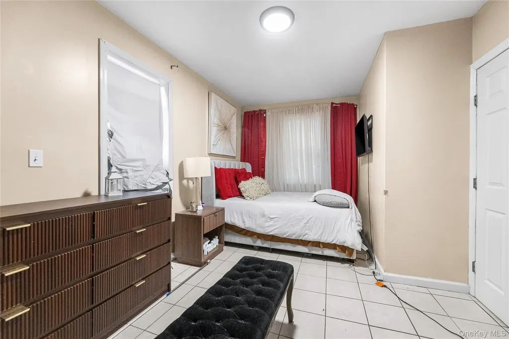 1031 E 216th Street Bronx NY 10469