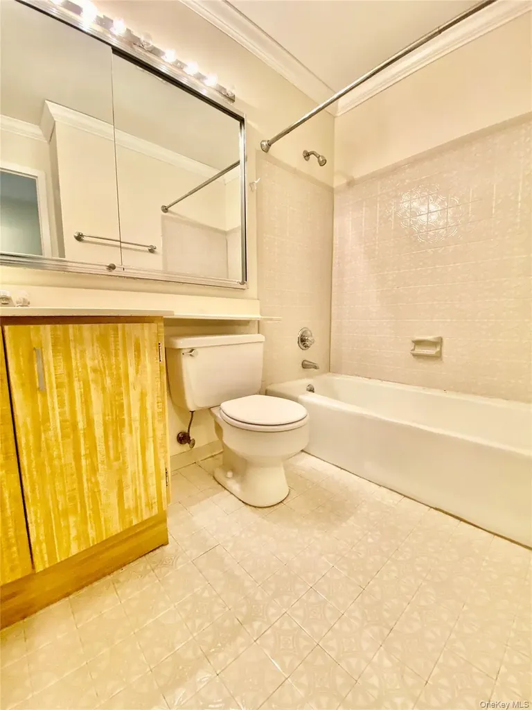 75 Greenway Close Rye Brook NY 10573