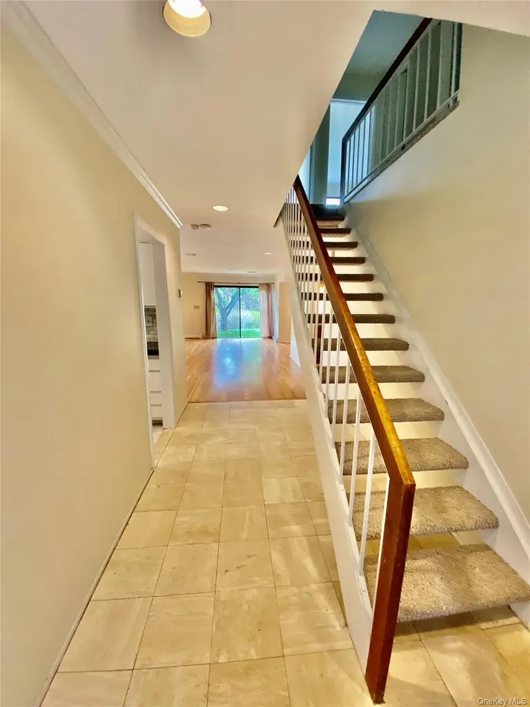 75 Greenway Close Rye Brook NY 10573