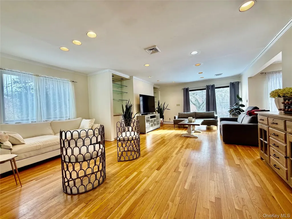 75 Greenway Close Rye Brook NY 10573