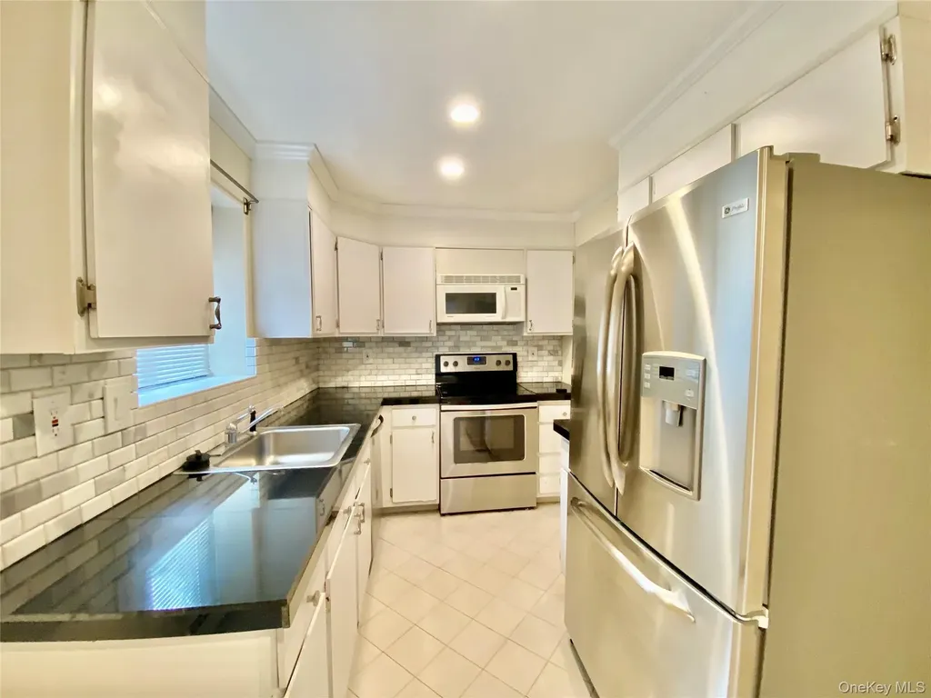 75 Greenway Close Rye Brook NY 10573