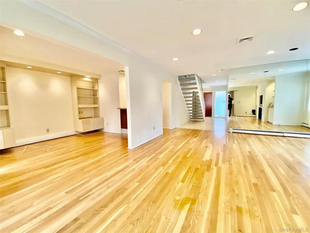 75 Greenway Close Rye Brook NY 10573