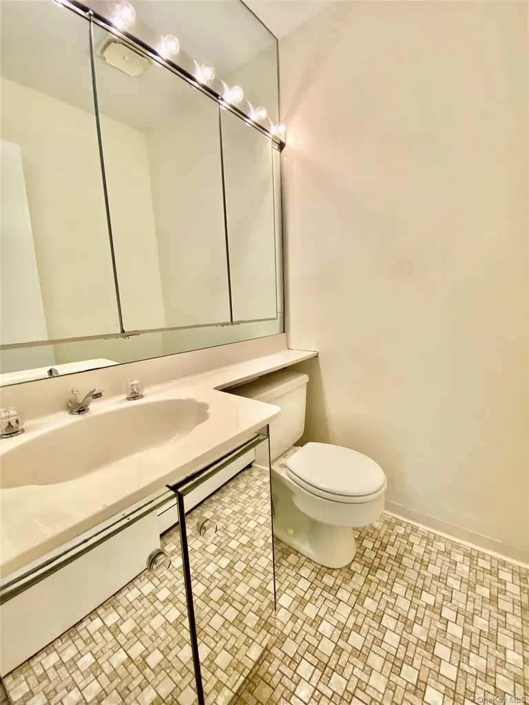 75 Greenway Close Rye Brook NY 10573