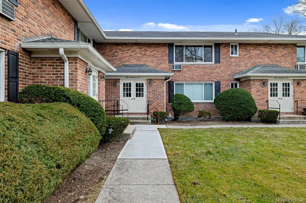 285 Edmunton North Babylon NY 11703
