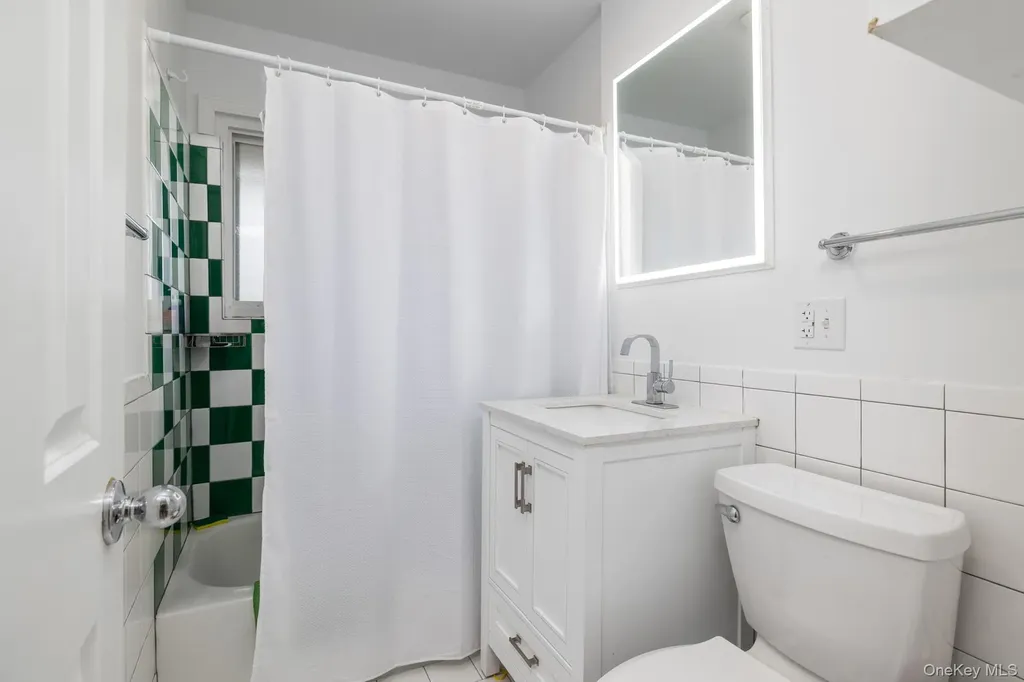 285 Edmunton North Babylon NY 11703