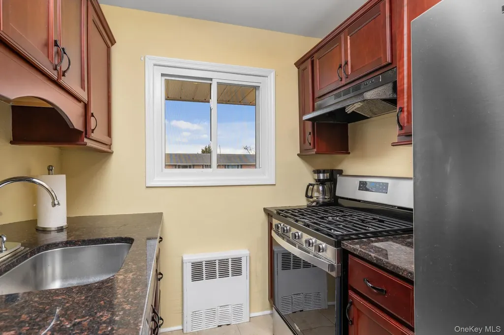 285 Edmunton North Babylon NY 11703