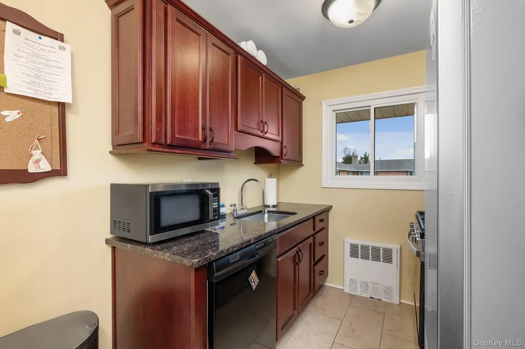 285 Edmunton North Babylon NY 11703
