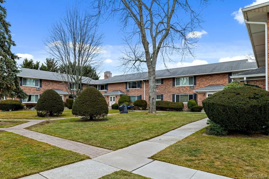 285 Edmunton North Babylon NY 11703