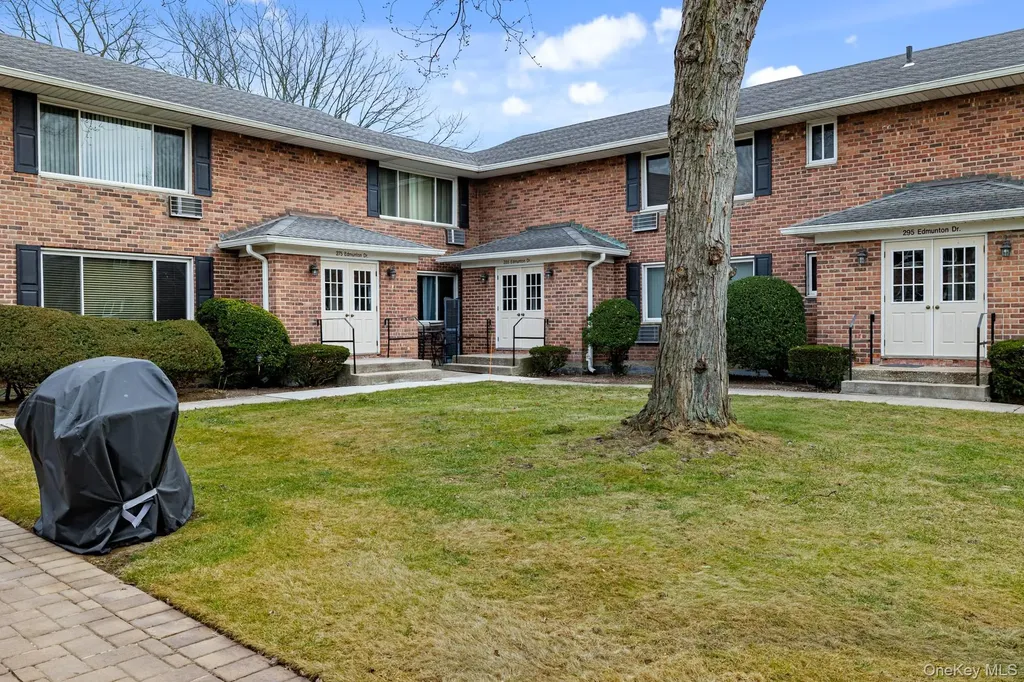 285 Edmunton North Babylon NY 11703