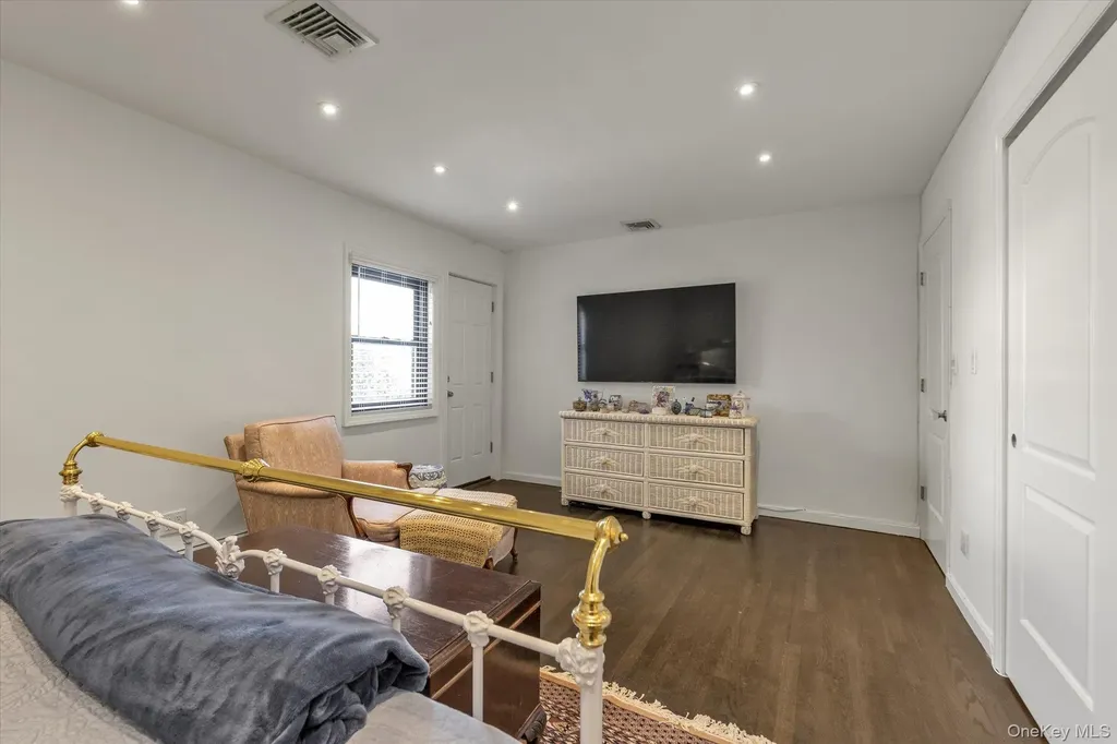 1203 E Broadway Hewlett NY 11557