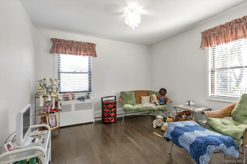 1203 E Broadway Hewlett NY 11557